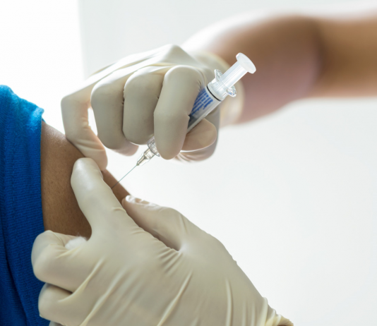 A kötelező covid oltás megosztja a társadalmat