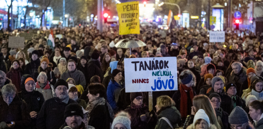 Továbbra is rendkívül magas a tiltakozó pedagógusok támogatása