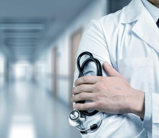 Legalább háromszor annyian tartják jobbnak a magánorvokat, mint az államiakat