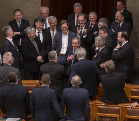 Tízből nyolcan úgy látják, szükség van „elszámoltatásra” az előző rendszer visszaéléseivel kapcsolatban